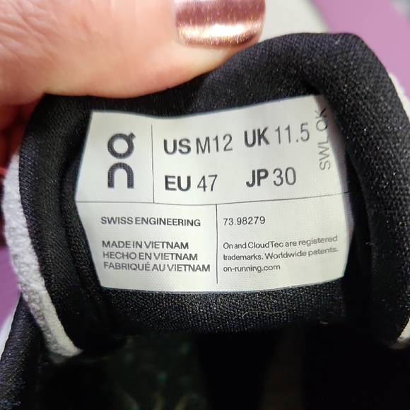 On Running Men's Shoes in White and Black - Picture 3 of 10